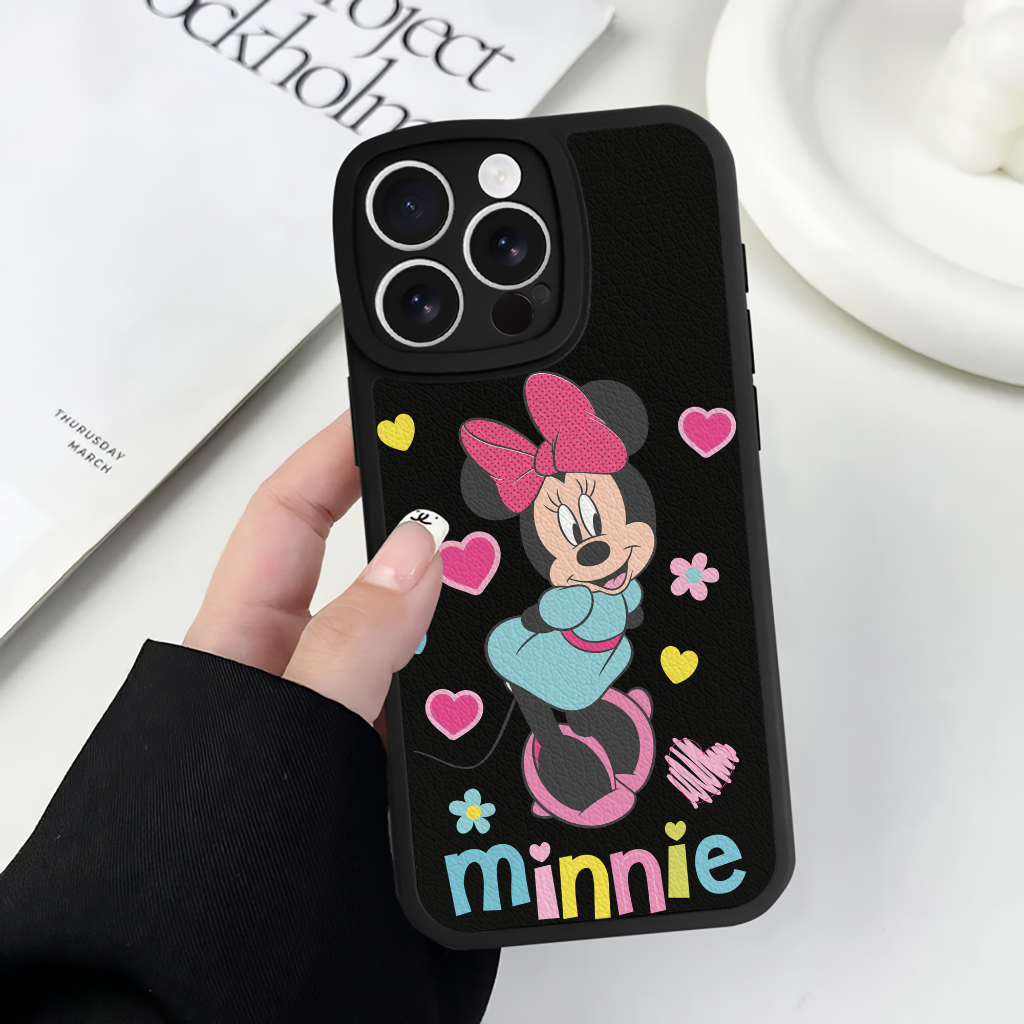 （画像用） ミッキーマウス Mickey Mouse 【iPhone 16シリーズ対応】シリコンスマホケース（レザー調） 材質：シリコン